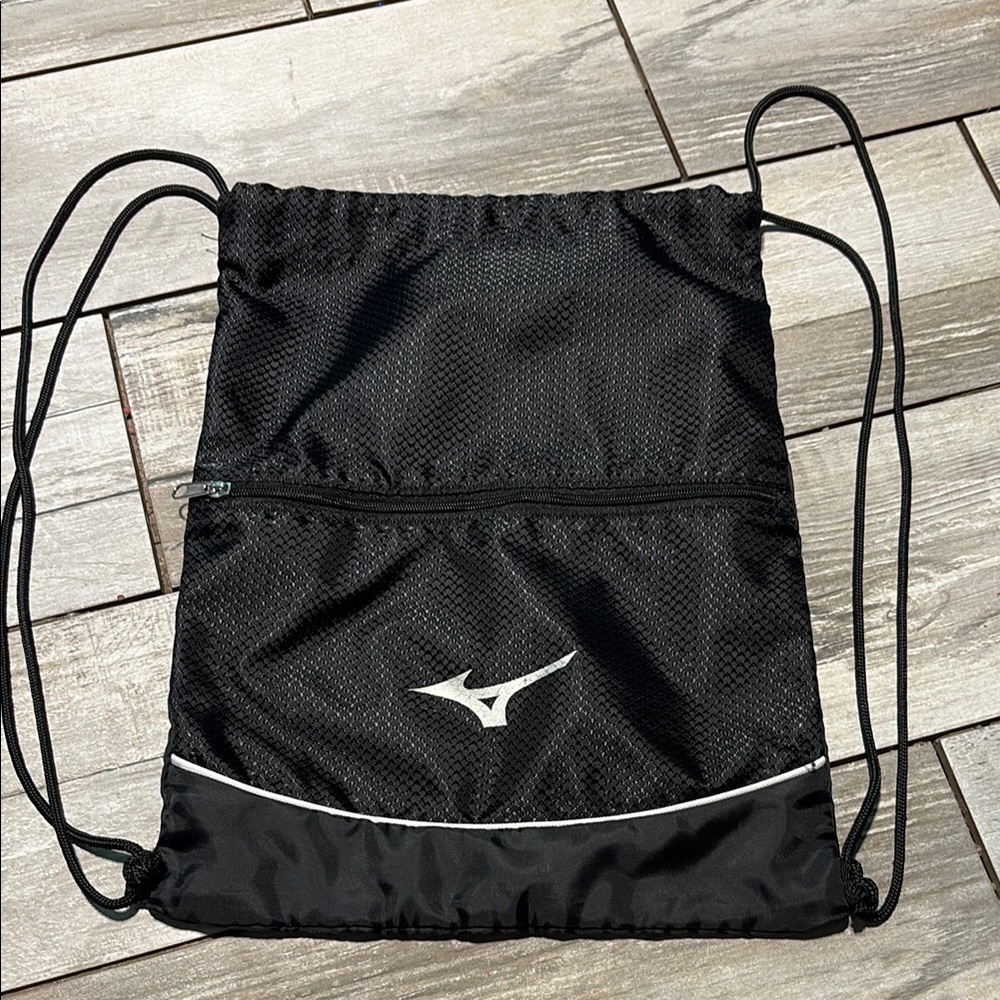 MIZUNO Black Mesh Drawstring Bag
